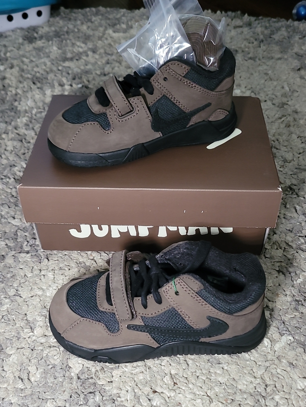 Nike Kids Brown and Black Low-Top Sneakers with Hook-and-Loop Strap